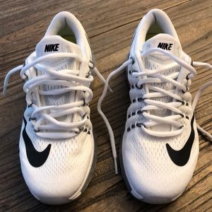 Boys Nike AirMax run easy, size 6.5